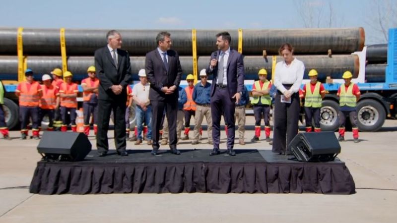 Massa anunció el traslado de los primeros caños para el gasoducto Néstor Kirchner pero se equivocó de obra