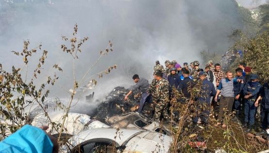 Video: Se estrelló un avión en Nepal con 72 personas a bordo, entre ellas una mujer argentina