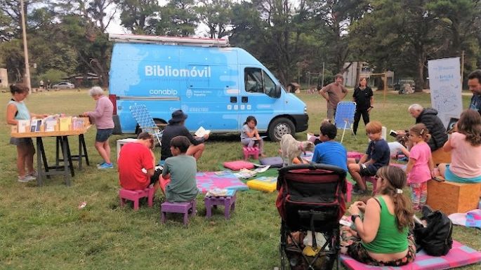 El Bibliomóvil sigue su recorrido en Necochea y viaja a San Cayetano