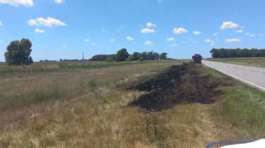 Ruta 228: Se prendió fuego una lancha que era trasladada por un auto