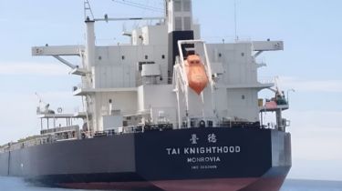 El buque Tai Knighthood ya se encuentra en Puerto Madryn donde será reparado