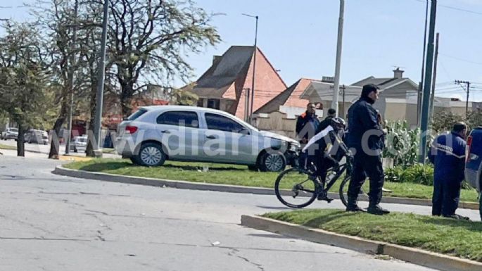 Violento choque entre una camioneta y un auto en avenida 91 y 10