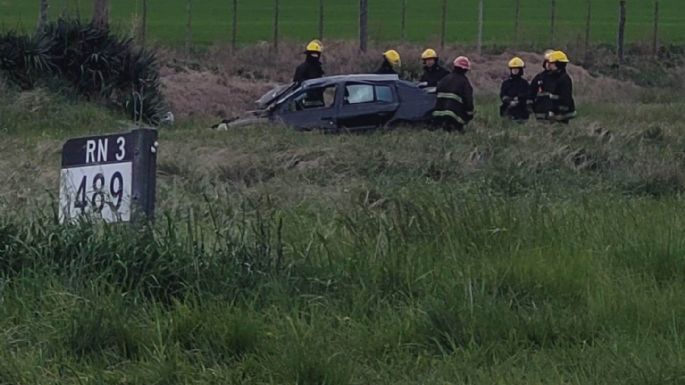 Ruta 3: Un hombre falleció al volcar su auto entre Tres Arroyos y Gonzáles Chaves