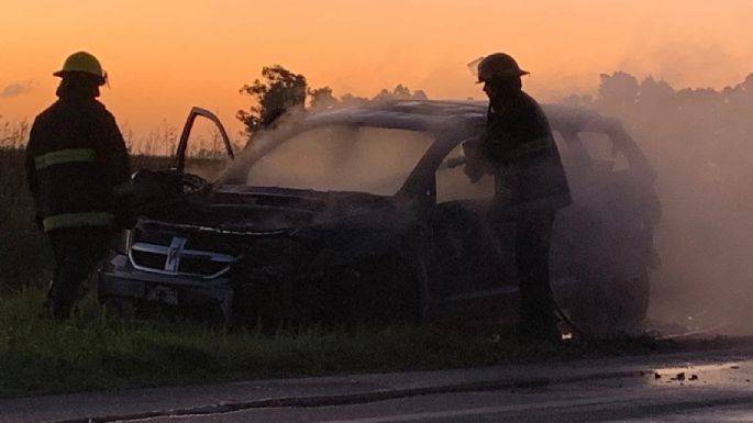 Viajaba por la ruta 85 y se le incendió la camioneta cerca de Tres Arroyos