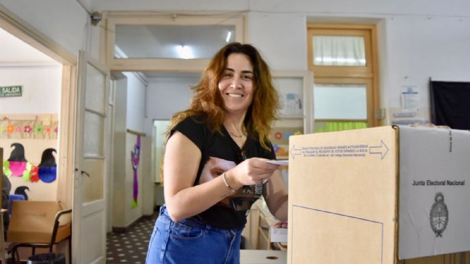 Votó la diputada: Jimena López en la Escuela 6