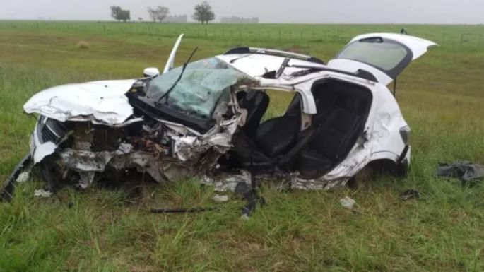 Dramático rescate en la Ruta 3: Mujer atrapada tras un choque entre camioneta y auto