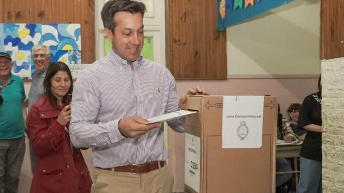 Arturo Rojas votó en la Escuela Nº 28