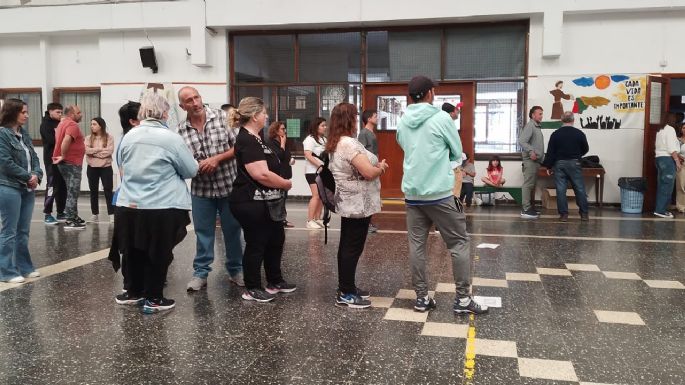 En Necochea ya votó el 40% del padrón, con demoras, largas colas, quejas y algunos incidentes