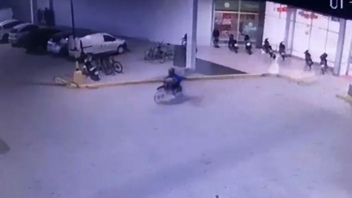 Video: Robó una moto de un empleado de Toledo y quedó grabado por una cámara de seguridad