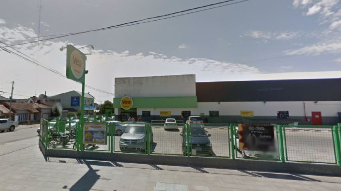 Quiso robar carne de un supermecado de la avenida 59 y lo detuvieron