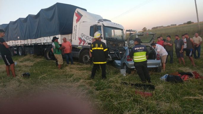 Tragedia en Ruta 3: Dos jóvenes murieron tras chocar de frente contra un camión que se cruzó de carril