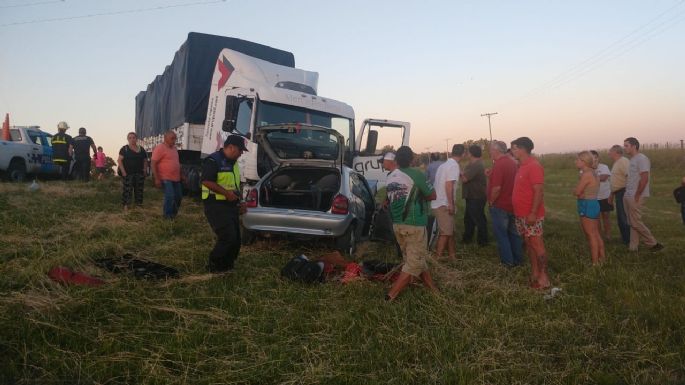 Tragedia en Ruta 3: Dos jóvenes murieron tras chocar de frente contra un camión que se cruzó de carril