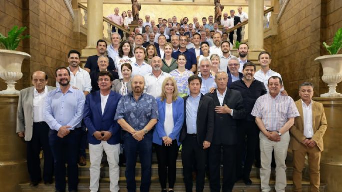 Kicillof se reunió con intendentes peronistas: Desafíos en salarios, obras y aguinaldos