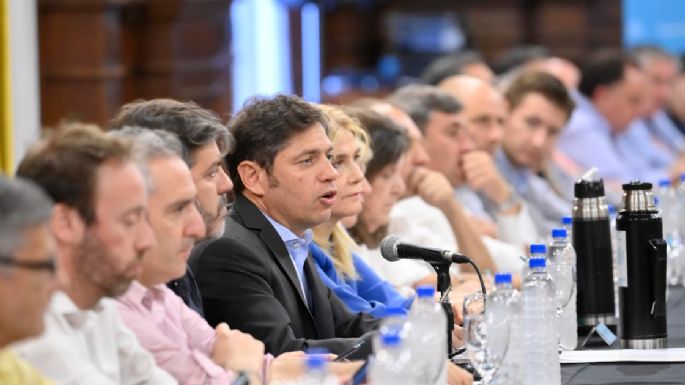 Kicillof se reunió con intendentes peronistas: Desafíos en salarios, obras y aguinaldos