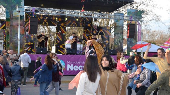 Fiesta del folclore en la Plaza Dardo Rocha: Cronograma de shows para toda la familia