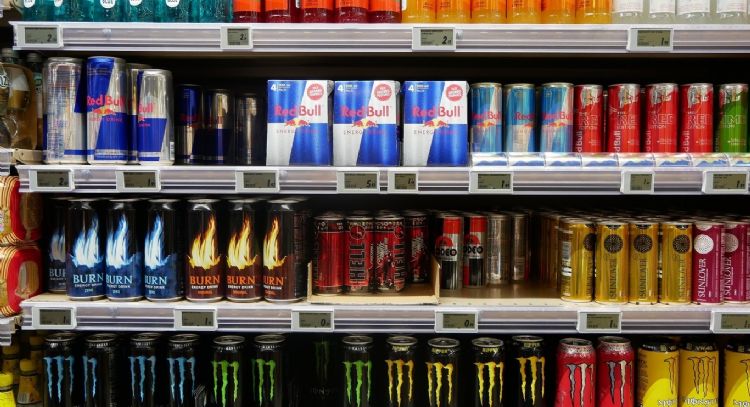 Colegio de Nutricionistas advierte sobre los riesgos de consumir bebidas energizantes