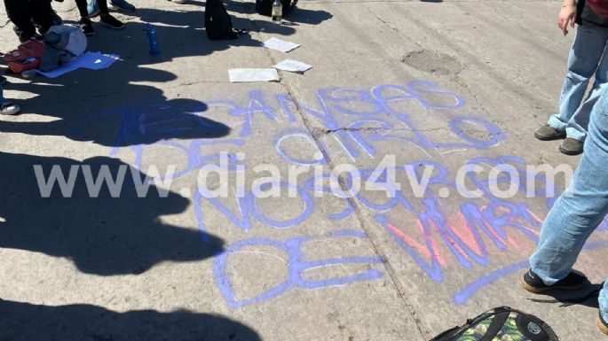 Alumnos de la Técnica N°3 se manifestaron en apoyo a una menor abusada: “Quiero ir segura a la escuela”