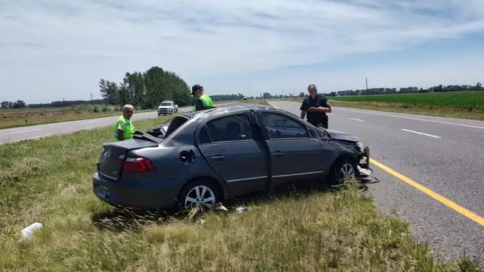 Necochense volcó en Ruta 2 por un desperfecto en un neumático