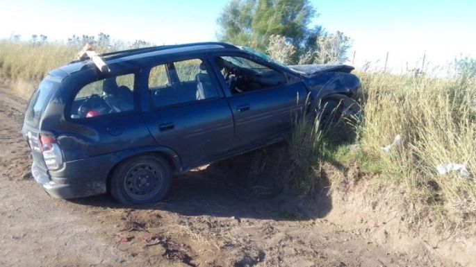 Auto fuera de control dejó a tres heridos en el camino a Arenas Verdes