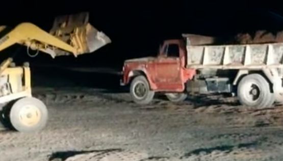 San Cayetano: Atraparon a un comerciante que robaba arena de noche