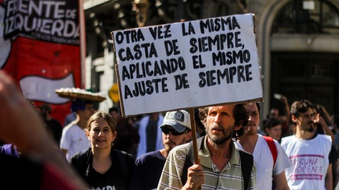 "Milei, basura, vos sos la dictadura": Lo que dejó la primera manifestación contra el ajuste y la represión