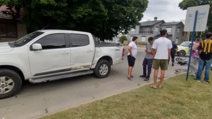 Motociclista herido tras chocar contra una camioneta