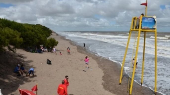 Tragedia en Pehuen Co: Un matrimonio murió ahogado en la playa al intentar salvar a su hijo