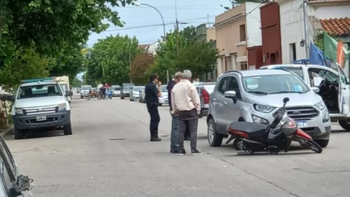 Otro choque entre moto y camioneta