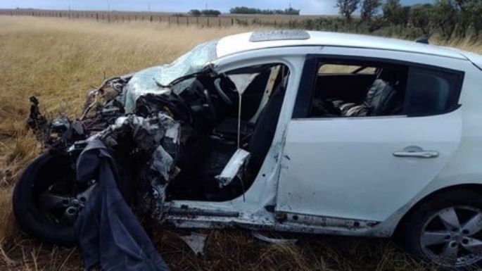 Impresionante choque entre un auto y un camión en la Ruta 3