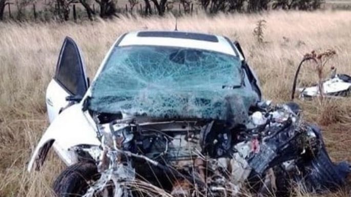 Impresionante choque entre un auto y un camión en la Ruta 3