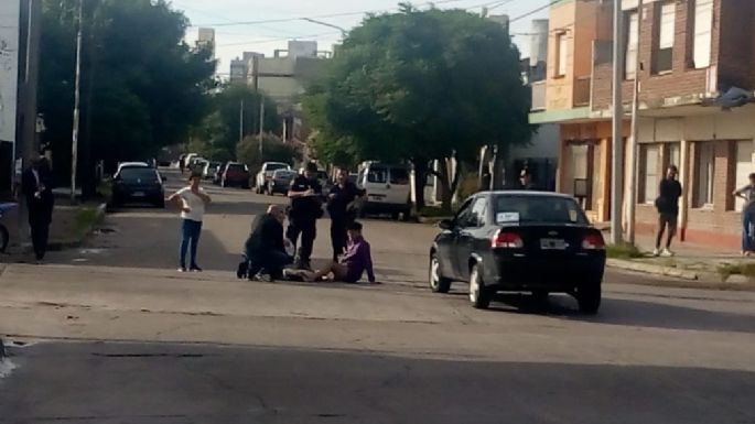 Esquina peligrosa: Motociclista herida tras un choque en 83 y 24