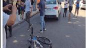 Un auto chocó a una bicicleta y un hombre terminó internado