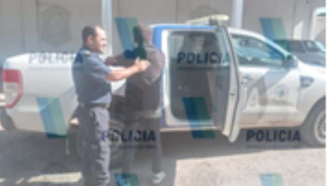 Lo pararon para identificarlo y tenía pedido de captura