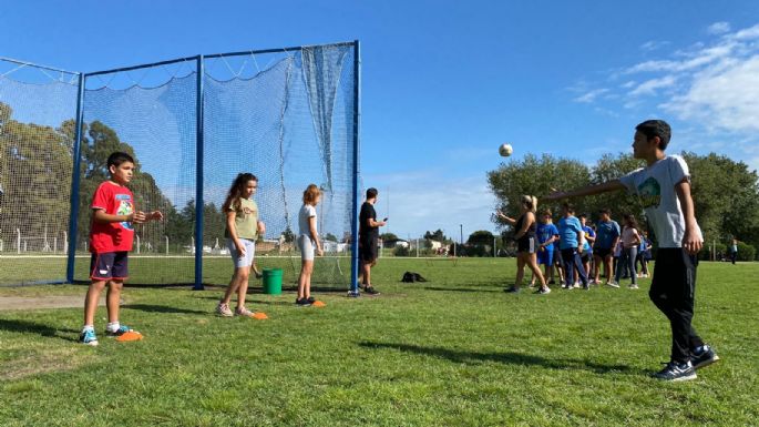 Jornada de atletismo escolar en San Cayetano