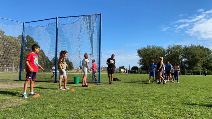 Jornada de atletismo escolar en San Cayetano