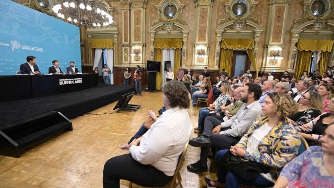 Kicillof anunció la revalorización de honorarios médicos y presentó programas para ampliar las prestaciones de IOMA