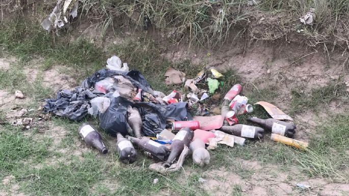 Quejas por una cadena de microbasurales entre el Faro y el Golf de Quequén