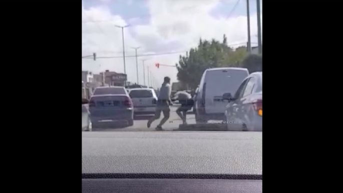 Video: Dos conductores se trenzaron a golpes en plena avenida 75