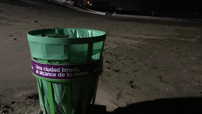 "Nos toman el pelo a todos": Indignación con los carteles que la Muni puso en cestos de basura