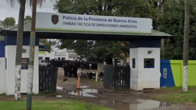 A un policía recién recibido se le escapó un tiro y le dio a un compañero