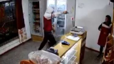 Otro robo a mano armada: Ladrón amedrentó a la empleada de una panadería y se llevó la recaudación