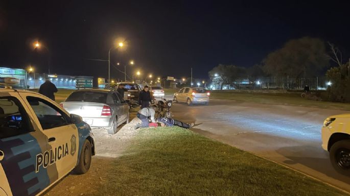 Un motociclista se accidentó a la salida del Puente Colgante