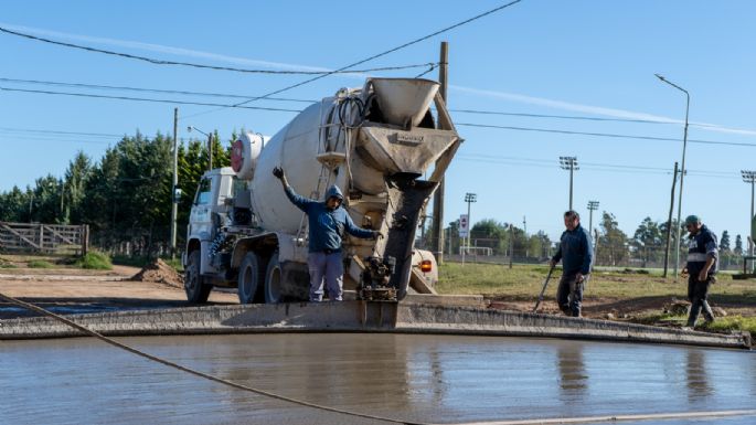 San Cayetano sigue pavimentando más calles