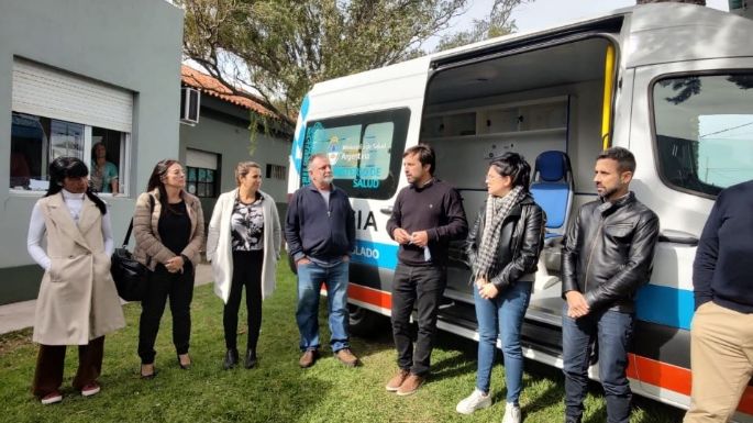 La Provincia inauguró el nuevo CAPS “Carlos Fucile” y entregó dos nuevas ambulancias en Necochea