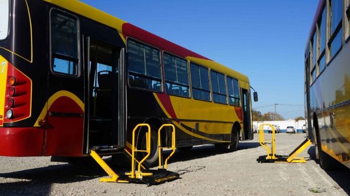 Mientras se discute la suba del boleto, instalaron rampas para discapacitados en dos colectivos