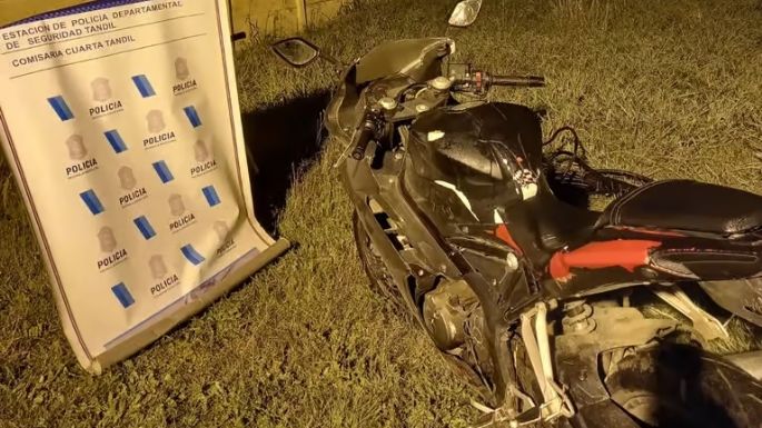 Tandil: Un motociclista chocó contra un cartel y murió