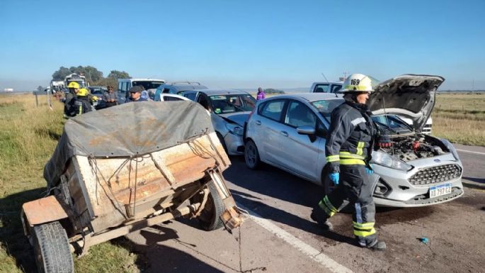 Ruta 3: 5 heridos en un choque frontal entre una camión y una camioneta