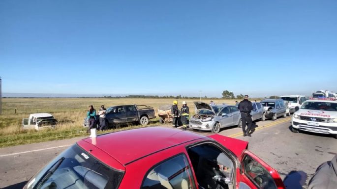 Ruta 3: 5 heridos en un choque frontal entre una camión y una camioneta