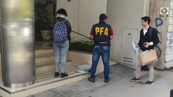 Fueron detenidos con una mochilla llena de marihuana a metros de la sede de Policía Federal de Mar del Plata