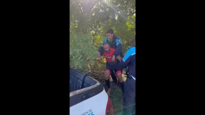 En medio de discusiones y forcejeos, la policía detuvo a un triatleta que circulaba en bici por la ruta 11